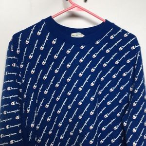 Comfy Champion crew neck sweatshirt/Champion Logo